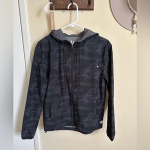 Vuori Women’s Outdoor Trainer Shell - Black Camo